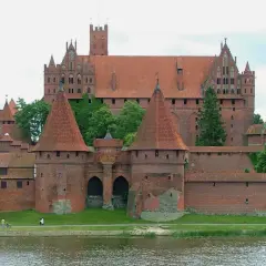 Czy na zamek w Malborku można wejść z psem? Zasady i informacje.