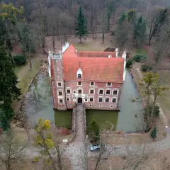 Zamek w Wojnowicach: Średniowieczna forteca czy renesansowy pałac?