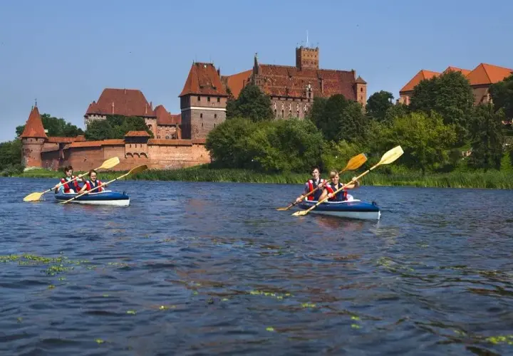 Jaka rzeka płynie przez Malbork? Tajemnice Nogatu i jego historia