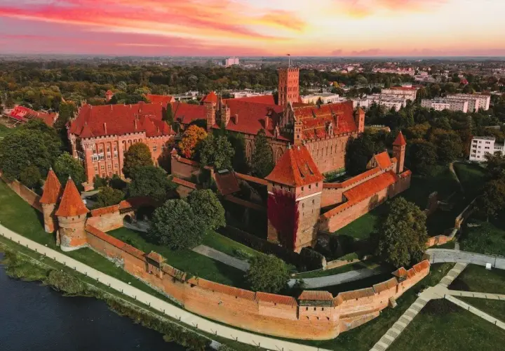 Dlaczego zamek w Malborku jest na liście UNESCO? Poznaj jego tajemnice