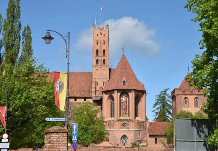 Czy zamek w Malborku jest otwarty? Godziny, bilety i zwiedzanie bezpłatne
