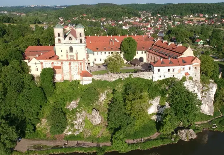 Tyniec: Czy to najpiękniejszy kościół w okolicach Krakowa?