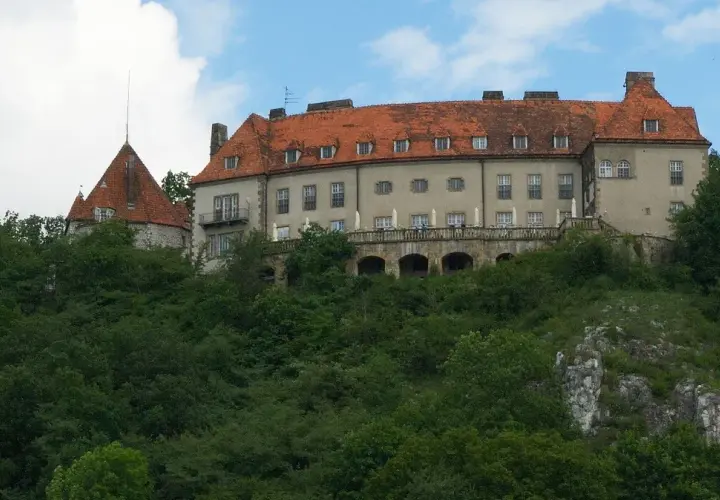 Zamek w Przegorzałach: Fascynująca historia i luksusowe doświadczenia