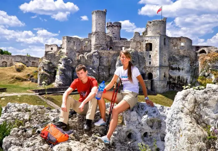 Zamek Ogrodzieniec w Podzamczu: Historia, atrakcje i tajemnice warowni