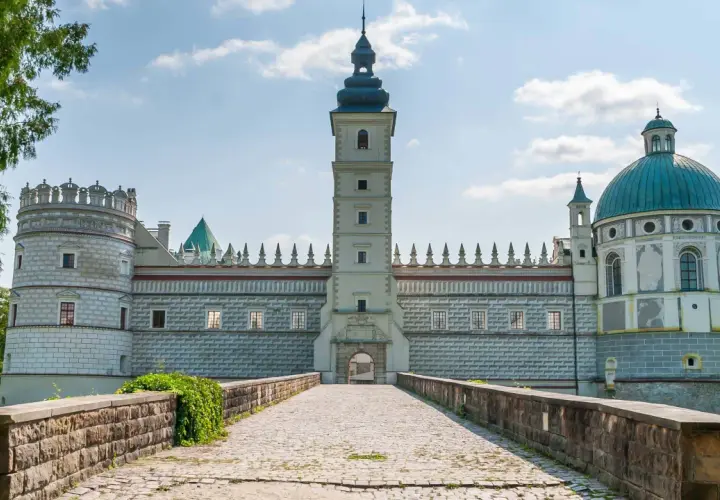Krasiczyn: Jak zwiedzić ten piękny polski zamek?