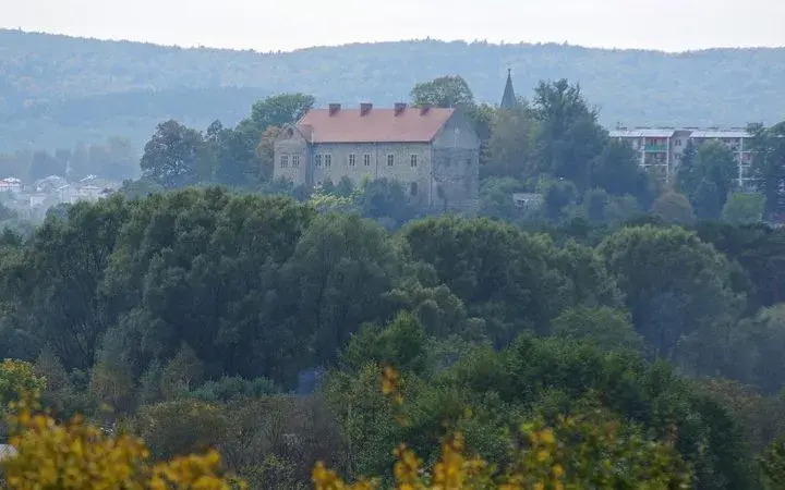 Zamek w Sanoku: Średniowieczna twierdza z widokiem na Bieszczady