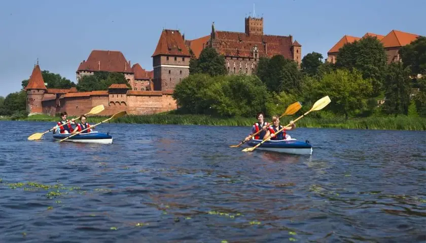 Jaka rzeka płynie przez Malbork? Tajemnice Nogatu i jego historia