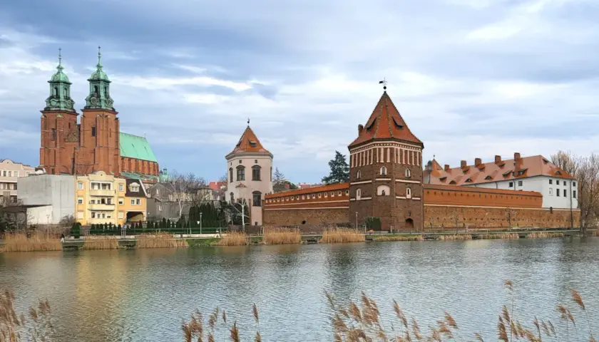 Zamek w Gnieźnie: Czy pierwsza stolica Polski miała zamek?