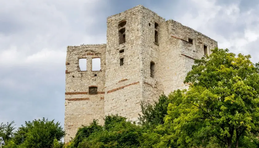 Kazimierz Dolny: Co skrywa zamek w perle renesansu?