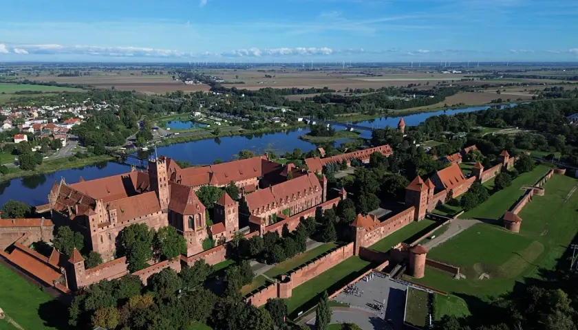 Ile jest wież w Malborku? Zaskakujące informacje o zamku i jego architekturze