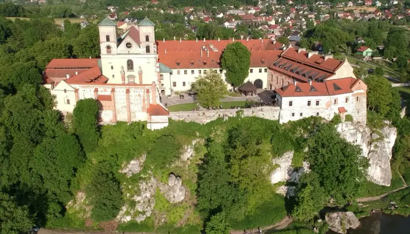 Tyniec: Czy to najpiękniejszy kościół w okolicach Krakowa?