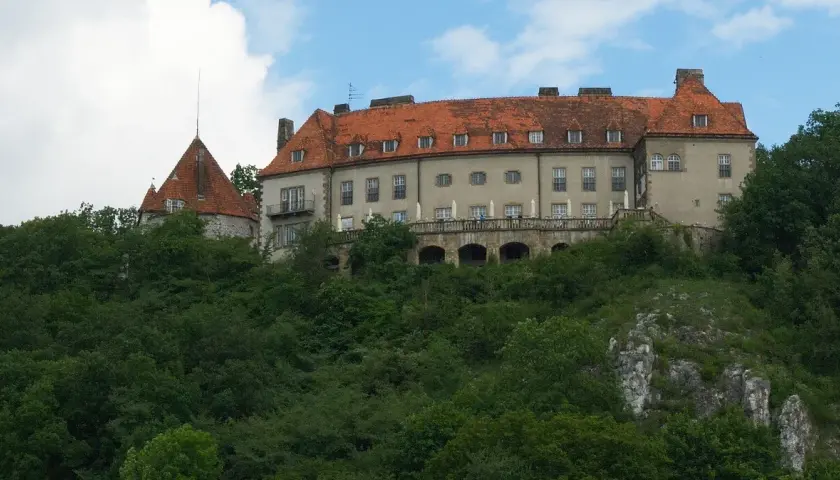 Zamek w Przegorzałach: Fascynująca historia i luksusowe doświadczenia
