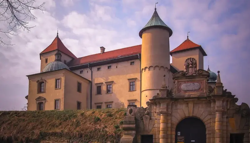 Zamek Wiśnicz: Potężna twierdza magnacka w Małopolsce