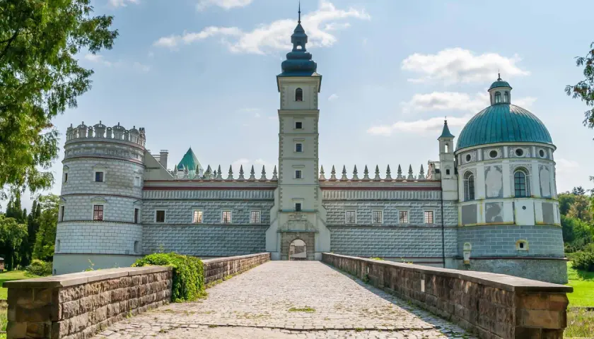 Krasiczyn: Jak zwiedzić ten piękny polski zamek?