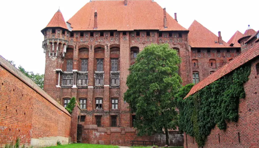 Obecne przeznaczenie zamku w Malborku: muzeum, wystawy, atrakcje turystyczne