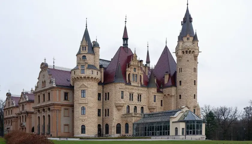 Polska: 100 zamków, które musisz zobaczyć przed śmiercią