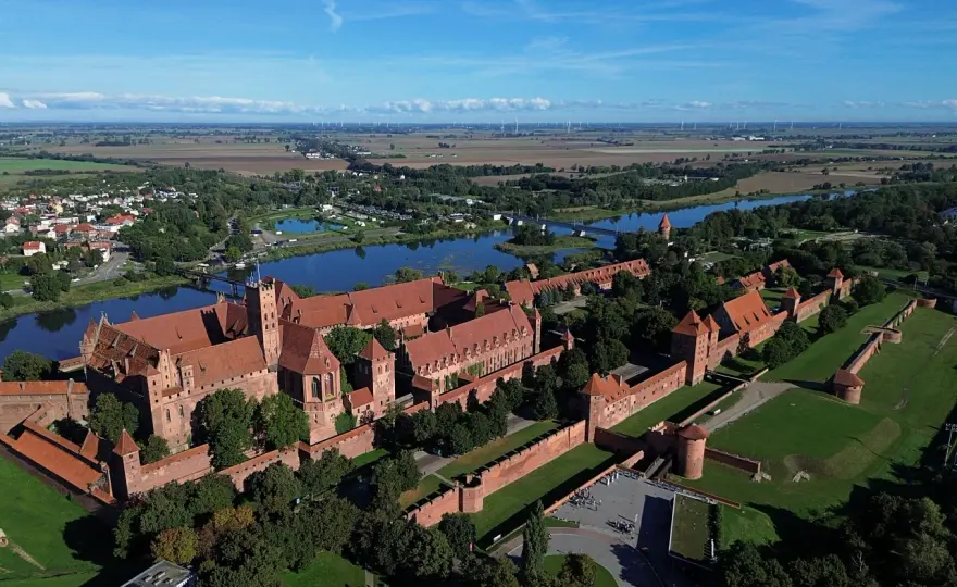 Ile jest wież w Malborku? Zaskakujące informacje o zamku i jego architekturze