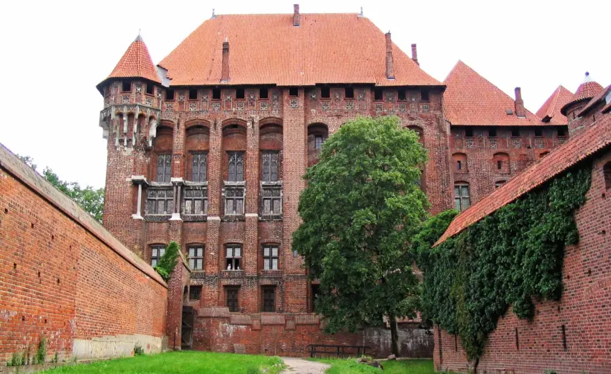 Obecne przeznaczenie zamku w Malborku: muzeum, wystawy, atrakcje turystyczne