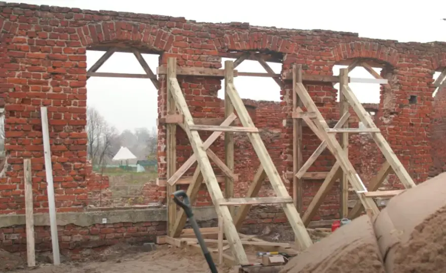 Z czego jest zbudowany zamek w Malborku? Zaskakujące materiały i techniki.