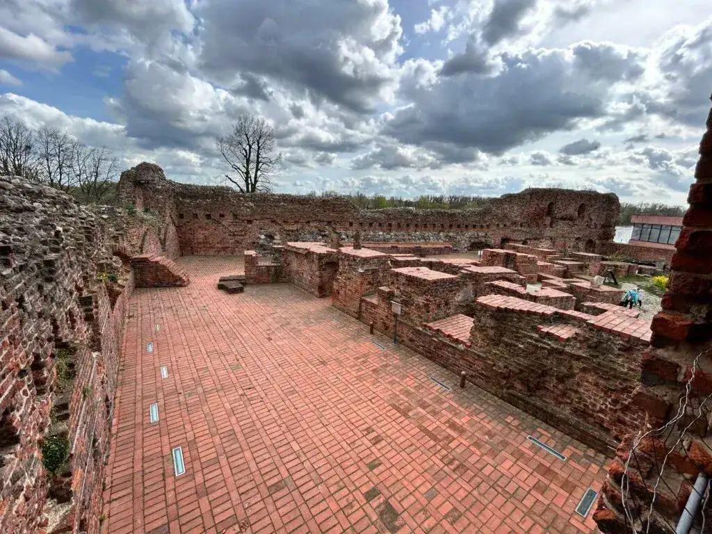 Zdjęcie Zamek krzyżacki: 5 najbardziej fascynujących ruin w Polsce