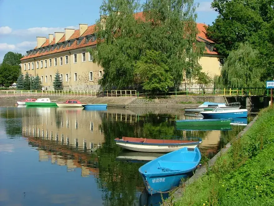 Zdjęcie Zamek w Węgorzewie: Tajemnice pruskiej fortecy na Mazurach