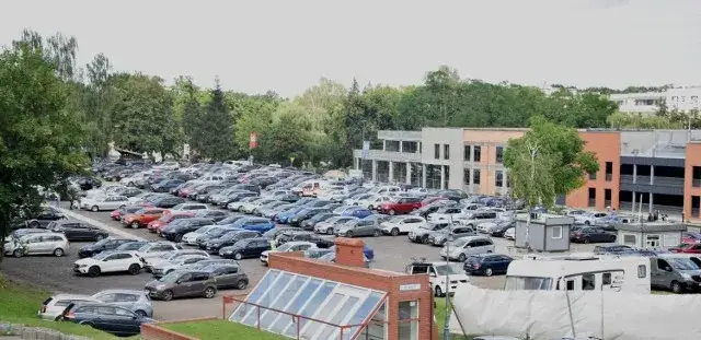Zdjęcie Gdzie zaparkować przy zamku w Malborku? Sprawdzone lokalizacje i cennik.