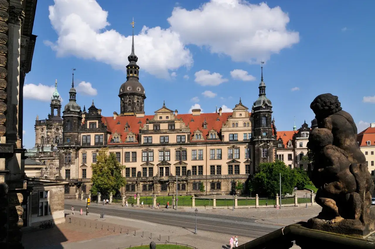Zdjęcie Zamek w Dreźnie: Odkryj jego historię i atrakcje turystyczne