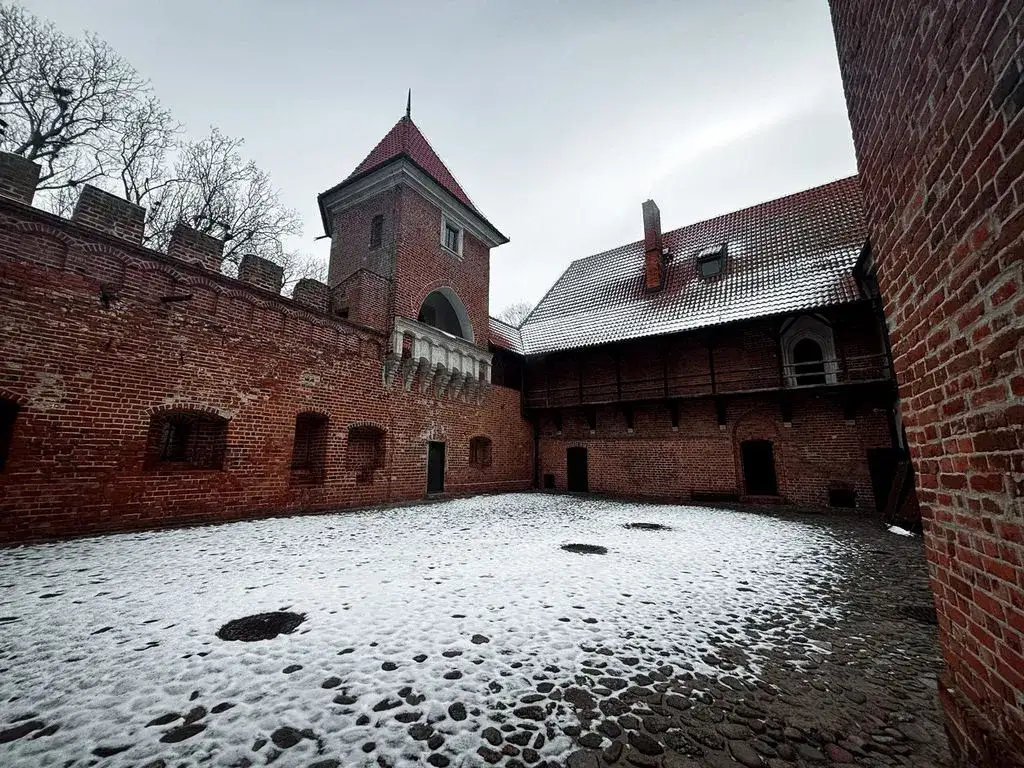 Zdjęcie Zamek w Gdańsku: Czy warto odwiedzić tę gotycką perełkę?
